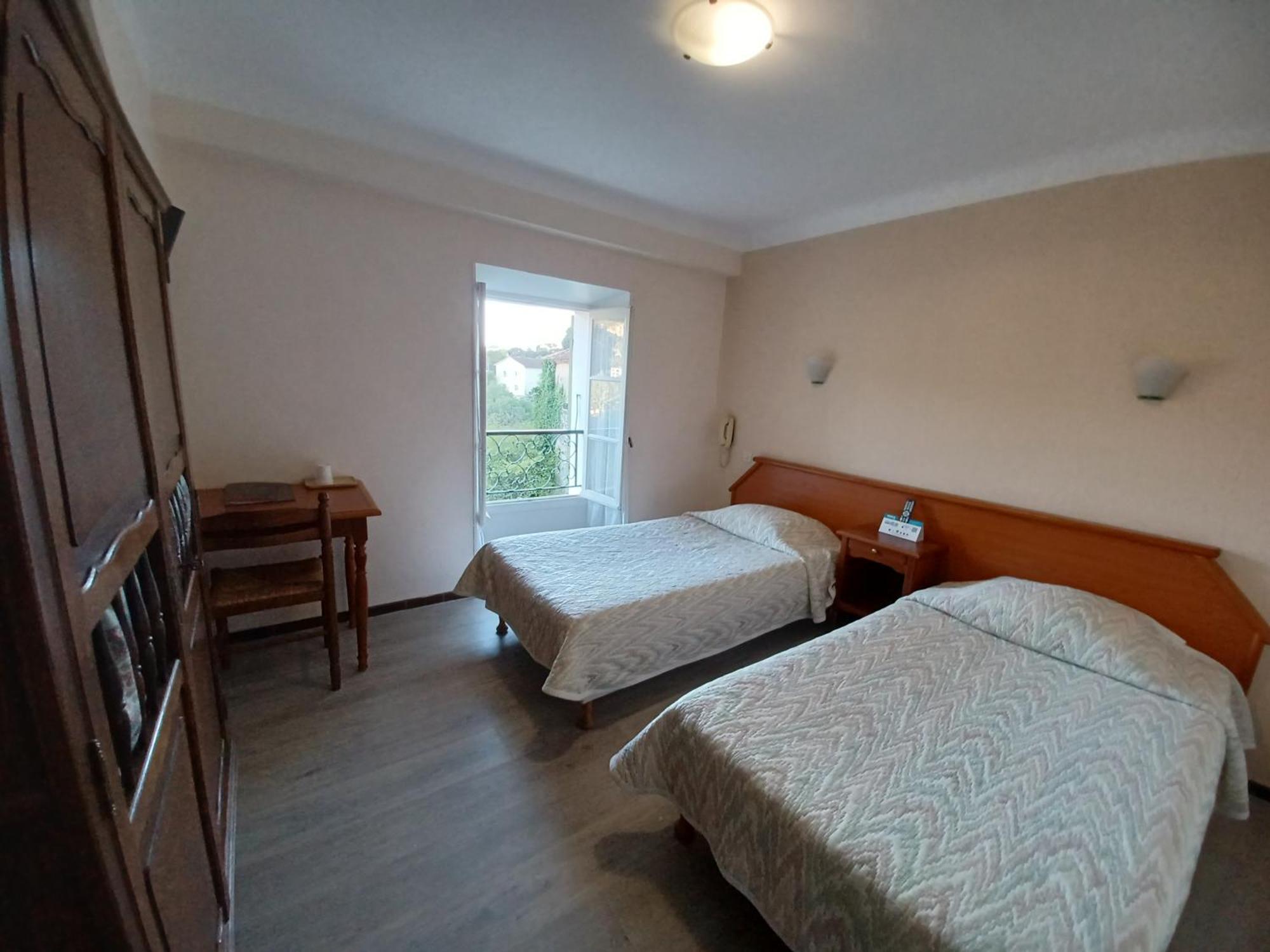 ברז'ול Logis Hotel Du Pont D'Or מראה חיצוני תמונה